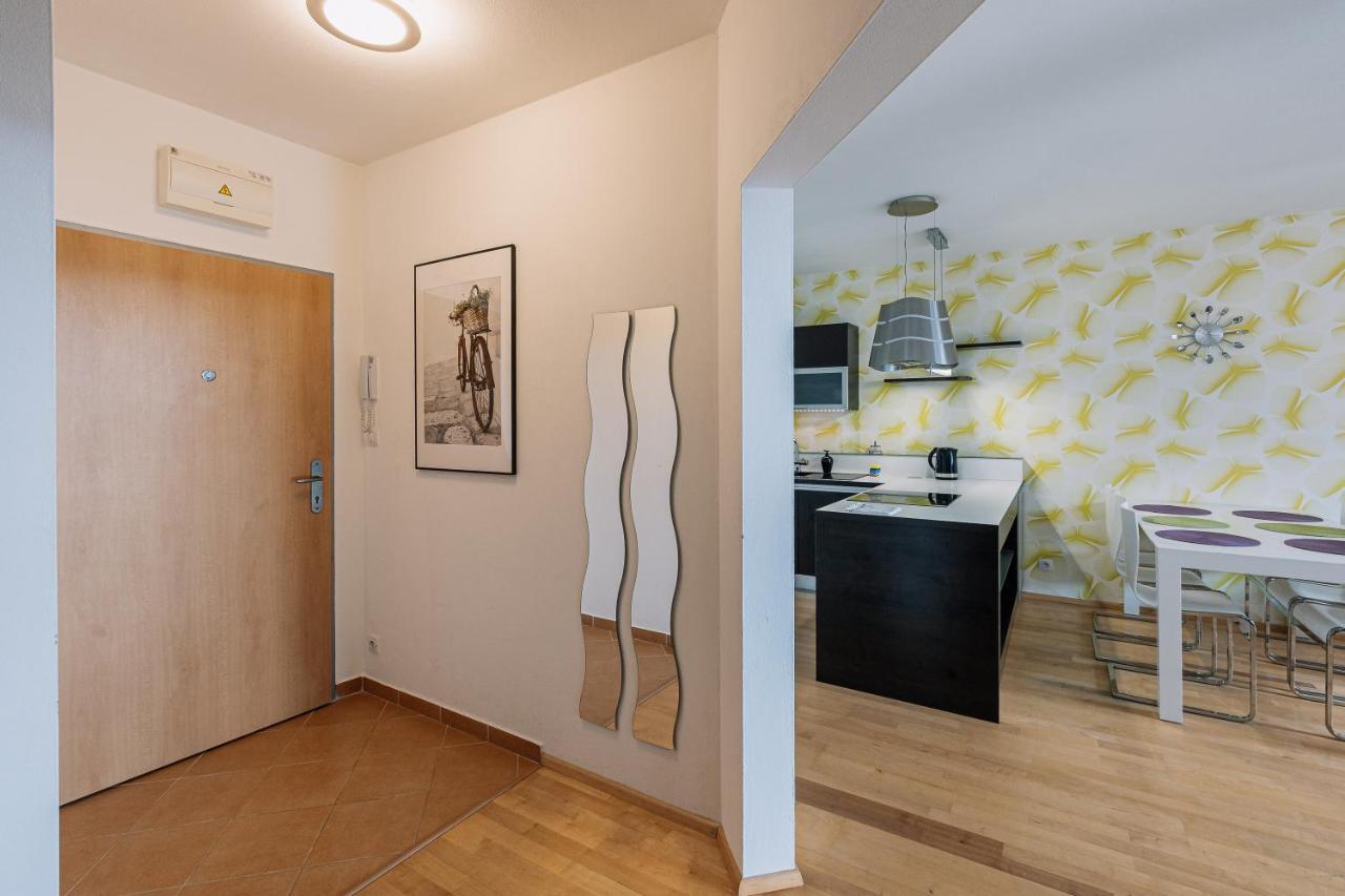 Apartment Family Bratislava Parking Slot Included! Exterior photo